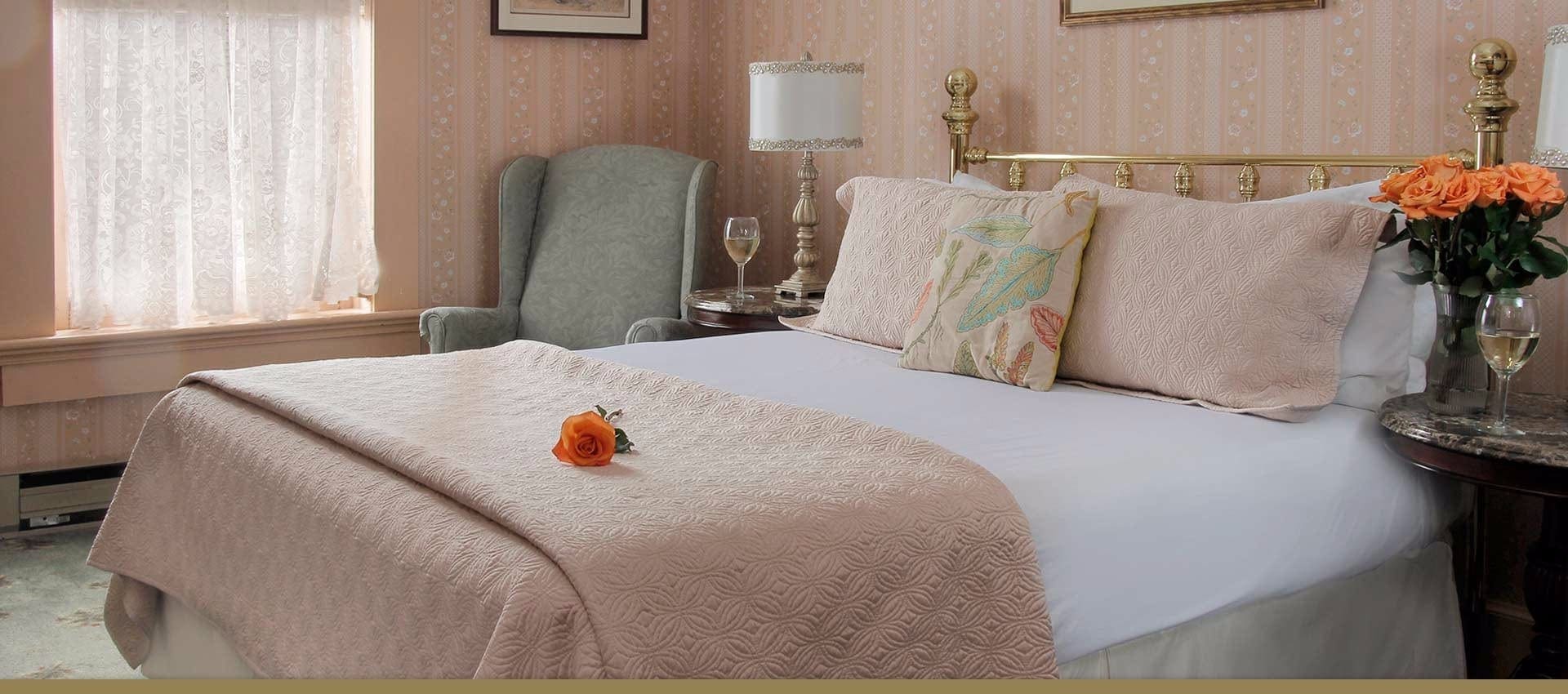 Victorian Village Inn Hanna's suite bedroom