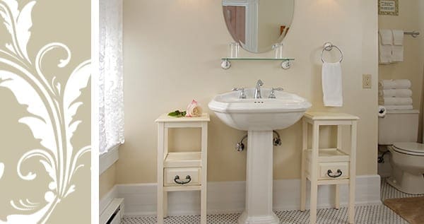 Abigail Room bathroom with pedestal sink