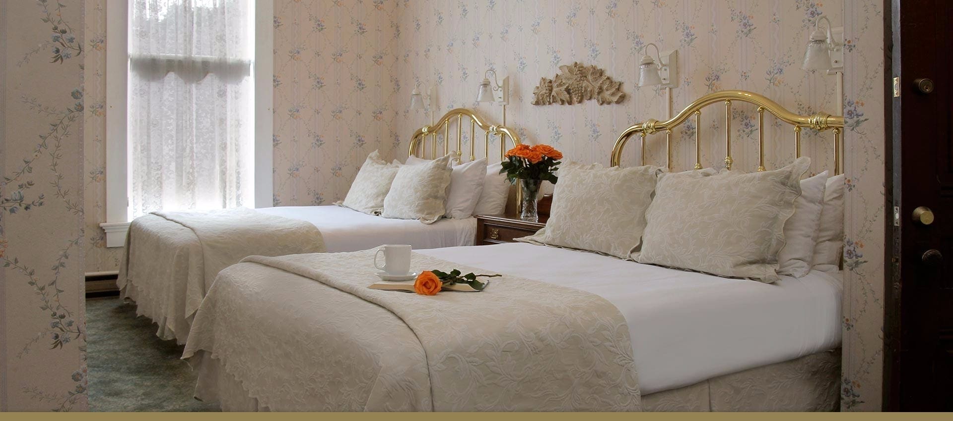 Victorian Inn Maren's Suite two queen beds