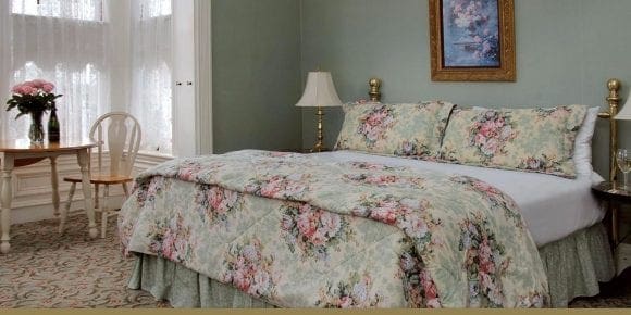 Brisa Room 204 bed and table and chairs